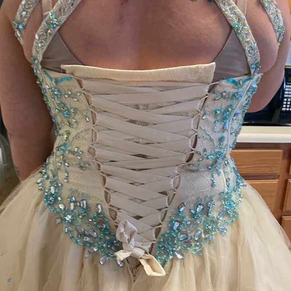 Brand new size 16 17 18 lace up corset back by Eureka paid 600 asking 300 - Picture 7 of 7